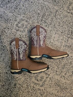 Brown Women's Western Work Boots with Embroidered Shaft